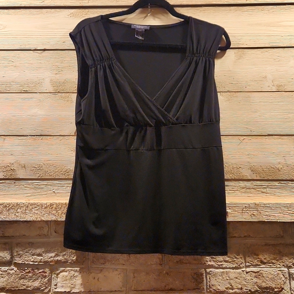 Black sleeveless v-neck dress top